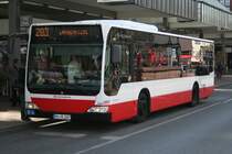 Der HHA Citaro mit Bj.2010 mit der Nummer 1007 am 15.April 2010 auf der Linie 283 am Bf.Altona. 