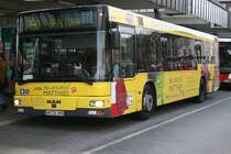 Der MAN A20 der SBG mit der Nummer 8253 am 15.April 2010 auf der Linie 150 am Bf.Altona.