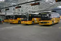 Obschon die 24 MAN Lion's Regio einen Grossteil der PostAuto-Leistungen ab Chur fahren, gibt es immer noch Gelegenheiten f�r MAN-freie Gruppenbilder wie am Abend des 26.4.2010: v.l.n.r. MB O404 der Regie Bellinzona als San-Bernardino-Eilkurs, Neoplan 312K der Regie Chur f�r die Fahrt nach Maladers, Neoplan 313� f�r die Linie Chur - Tschiertschen und einer der beiden Davoser Integros f�r die Linie Richtung Lenzerheide - Davos. 