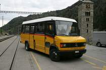 Als Reserve und fr die Schlerkurse St. Niklaus - Herbriggen - Breitmatten ist bei PU Zerzuben Visp ein Mercedes-Benz 814D aus 1997 im Einsatz. Der Wagen wurde 2002 von der BVZ bernommen und steht auf dem Bild am 27.4.2010 in St. Niklaus. 