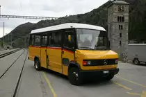 Als Reserve und f�r die Sch�lerkurse St. Niklaus - Herbriggen - Breitmatten ist bei PU Zerzuben Visp ein Mercedes-Benz 814D aus 1997 im Einsatz. Der Wagen wurde 2002 von der BVZ �bernommen und steht auf dem Bild am 27.4.2010 in St. Niklaus. 
