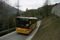 Saas Fee, das Matterhorn Terminal in Täsch und die meisten anderen grösseren Kurorte im Wallis sind mit gut ausgebauten Strassen erreichbar. Nicht so Grächen und Gasenried: Noch immer mühen sich die 4 Setra 313UL von PU Zerzuben über schmale Bergsträsschen in die beiden Kurorte oberhalb des Nikolaitals, wie Wagen 62 am 27.4.2010 bei Bodmen. 