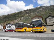 Postauto/PU Autotour Visp. Links VS 81111 (Setra S412UL) Rechts VS 48333 (Setra S313UL) am 27.4.2010 in St. German, Dorf