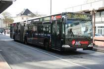 Der HHA Gelenker 7217 vom Typ Citaro G am 15.April 2010 auf der Metrobuslinie 25 in Bf.Altona.