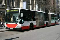 Der HHA Gelenker 7352 von 2003 am 5.April 2020 auf der Linie 109 nach Alsterdorf in der Mnckebergstr.