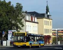 Mercedes-Benz O 405 N2 von SATRA-Eberhardt travel mit Werbung für den Trixi-Park im Auftrag der Dresdner Verkehrsbetriebe (DVB) auf der Linie 70 hat die Haltestelle Hirtenstraße/Landeskrone verlassen und fährt nach Dresden-Gompitz, 18.10.2006
