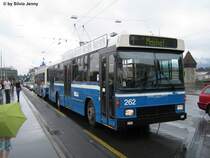 NAW 262 mit Anh�nger 303 hat am 7.8.07 soeben die Seebr�cke passiert, und wird gleich an die Haltestelle Schwanenplatz anfahren.