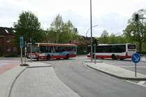 1715 und 2821 am 4.Mai 2010 beim wenden in Poppenb�ttel da die Einfahrt zum Busbahnhof durch einen Feuerwehreinsatz blockiert war.