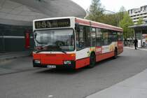 Der MB O405N2 der HHA mit der Nummer 1702 am 4.Mai 2010 auf der Linie 176 nach Ohlstedt.