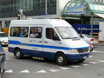Zugerland - Kleinbus Mercedes 310 D Nr.184  ZG 58289 unterwegs in der Stadt Zug am 10.04.2010
