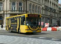 Neben den (zu bezahlenden) Cardiff Bussen, verkehren in Stadtzentrum auch noch gelbe Gratis Busse, hier zweigt gerade eienr in die St Mary Street ein.
28.04.2010