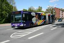Der 2008 f�r die HHA gebaute Citaro(Facelift)G am 5.Mai 2010 auf der Metrobuslinie 7 in Barmbek