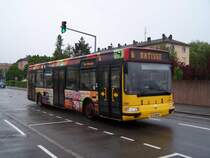 Der Agora Nr 535 tr�gt eine Werbung f�r den March� du Canal Couvert. Hier auf Linie 16 am 06/05/10.