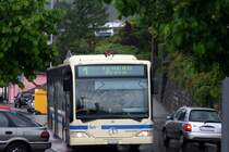 Ein seltenes Bild: ein v�llig werbefreier FART-Citaro! Der Wagen 22 k�mpft sich am 6.5.2010 durch einen heftigen Landregen am Bahnhof-Parkplatz von Tenero vorbei. 