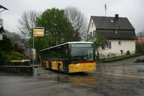 Die Kurse Grellingen - Nunningen und Nunningen - Laufen sind in der Regel durchgebunden. Wagen BL 178'248 (2005) ist soeben via Himmelried aus Grellingen gekommen und f�hrt nun weiter zum grossen Regiestandort Laufen. 4.5.2010. 