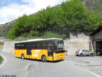 Postauto/PU Autotour VS 28176 (Iveco/Irisbus Crossway 10.8) am 27.4.2010 in St. German, Garage. Als Folge des Bestellstops von EvoBus bei Postauto musste man auf andere Hersteller umsteigen, Autotour Visp entschied sich sehr zum Unmut von Fahr- und Garagenperosnal f�r den Irisbus.