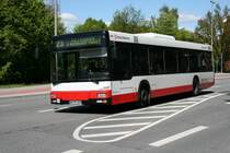 Der 2002 f�r die HHA gebaute Stadtbus vom Typ MAN NL263 am 5.Mai 2010 auf der Linie 23 in Barmbek