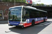 Der 2009 f�r die HHA gebaute Schnellbus vom Typ Citaro(Facelift) mit der Nummer 6908 am 5.Mai 2010 in Barmbek