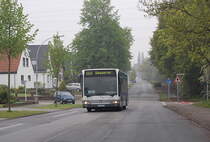 Auf der Landscheidung, kurz vor dem Endpunkt der Linie 009 sieht man den Wagen 0403 einen Mercedes CITARO der M�BUS
