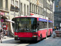 Bern mobil - NAW Trolleybus Nr.2 unterwegs auf der Linie 12 in der Altstadt von Bern am 24.04.2010