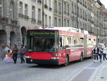 Bern mobil - NAW Trolleybus Nr.6 unterwegs auf der Linie 12 in der Altstadt von Bern am 24.04.2010