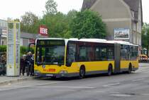 Mercedes-Benz O 530 I (Citaro) auf der Linie 195 nach S-Bahnhof Marzahn am S-Bahnhof Mahlsdorf.