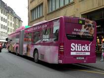 Mercedes Citaro mit der Betriebsnummer 720 und der Vollwerbung fr das Einkaufszentrum Stcki. Die Aufnahme stammt vom 15.05.2010.