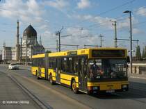 Ein Bus MAN NG 312 der Dresdner Verkehrsbetriebe AG (DVB) als Straenbahn-Ersatzverkehr auf der Marienbrcke, im Hintergrund die Jenidse - Dresden, 27.10.2006
