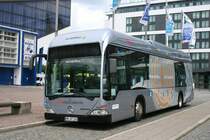 Hochbahn 2372 (HH QT 132) steht hier an der Grugahalle und macht Pause.
Gleich geht es wieder zurck zum Baldeneysee.
16.5.2010