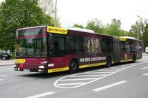 Der 2004 fr die HHA gebaute MAN NL363 mit der Nummer 7420 am 14.Mai 2010 auf der Linie 7 in Barmbek