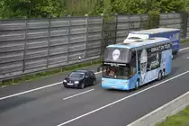 Der wohl bekannte Neoplan aus Hamburg fuhr am 17.05.2010 auf der A2 bei Lehrte. Ich hatte letztes Jahr diesen in Hamburg/Niendorfer Stra�e fotogrfiert.