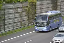 Sch�ner Blauer Neoplan, auf der A2 Lehrte am 17.05.2010.