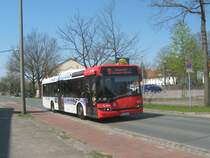 Der Wagen 4173 Solaris Urbino 12 der BSAG f�hrt gerade auf der Hammersbecker Stra�e und erreicht gerade die Hst Am Gaswerk. Aufgenommen am 25.04.2010