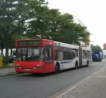 Der Wagen 4874 auf der Fahrt von der Hst. Gerhard-Rohlfs Stra�e zum BF Vegesack, den er gleich erreichen wird. Aufgenommen am 21.08.09 in der Sagerstra�e (Bremen-Vegesack)