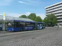 Der wagen 4526 steht mit seiner Ganzreklame f�r Euroeyes als Linie 74 zum Marsseler Feld am Vegesacker Bahnhof und wartet noch eben seine Zeit bis zur Abfahrt ab. Aufgenommen am 15.05.2010.