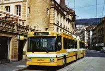 TN Neuch�tel Nr. 107 NAW/Hess Gelenktrolleybus am 22. M�rz 2010 Neuch�tel, Place Pury