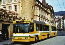 TN Neuch�tel Nr. 112 NAW/Hess Gelenktrolleybus am 22. M�rz 2010 Neuch�tel, Place Pury
