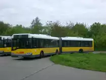 Solaris Urbino auf der Linie 156 nach S-Bahnhof Storkower Stra�e an der Haltestelle Wei�ensee Stadion Buschallee/Hansatra�e.