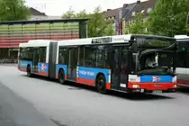7003 ein MAN NL363 mit Bj.2000 am 14.Mai 2010 auf der Linie 10 in Wandsbek Markt