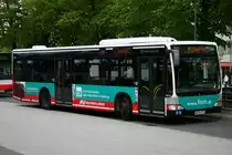 Der 2009 f�r die HHA als Schnellbus gebaute Citaro(Facelift) mit der Nummer 6913 und Werbung f�r FOM am 14.Mai 2010 auf der Linie 39 in Wandsbek Markt