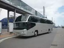 Ein neutraler Cityliner in Kiel am Norwegenkai vor der Abfahrt nach Oslo/Norwegen.