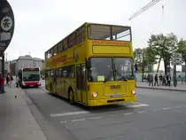 MAN Stadtrundfahrt-Bus an der Alster in Hamburg.