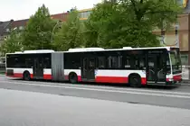 7915 ein Gelenkbus der Hochbahn vom Typ Citaro(Facelift) Bj.2009 am 14.Mai 2010 auf der Linie 10 in Wandsbek Markt