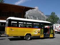 Berner Oberland 2007 - Auf der steilsten Postautostrecke der Welt verkehren Kleinbusse der Marke Mercedes-Benz. Hier steht am 17.07.2007 ein solches Exemplar an der Endstation Griesalp im Kiental.
