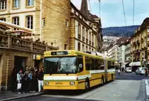 TN Neuch�tel Nr. 111 NAW/Hess Gelenktrolleybus am 22. M�rz 2010 Neuch�tel, Place Pury