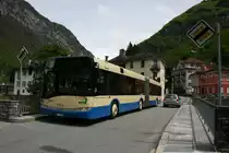 Die Maggiatal-Hauptlinie Locarno - Cavergno der FART ist inzwischen fest in der Hand der 6 Solaris-Urbino-18-Gelenkbusse aus 2007/2009. Im Bild Wagen 2/TI45'702 auf der Maggiabr�cke in Bignasco.