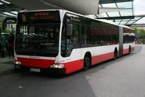 Der 2009 an die HHA gelieferte Gelenkbus vom Typ MB O530 G mit der Nummer 7914 am 14.Mai 2010 auf der Linie 9 in Wandsbek Markt.

