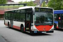 Der 1999 gebaute Citaro der der Firma Jasper mit der Nummer 8172 am 14.Mai 2010 auf der Linie 116 in Wandsbek Markt.