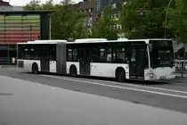 Der 2006 als einer der letzten alten Citaros zur HHA gekommen und immer noch komplett in wei� gehalten pr�sentierte sich 7604 am 14.Mai 2010 auf der Busanlage Wandsbek Markt.