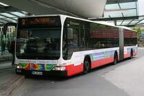 Der 2008 an die HHA gelieferte Gelenkbus vom Typ MB O530 G mit der Nummer 7838 am 14.Mai 2010 auf der Linie 9 in Wandsbek Markt.
